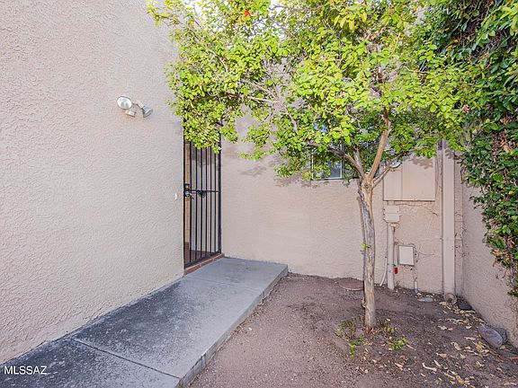 5th image of 3633 N Forgeus Ave