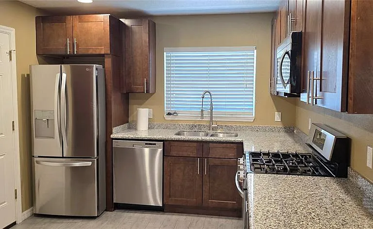 4743 Larchmont Ct — Photo 8