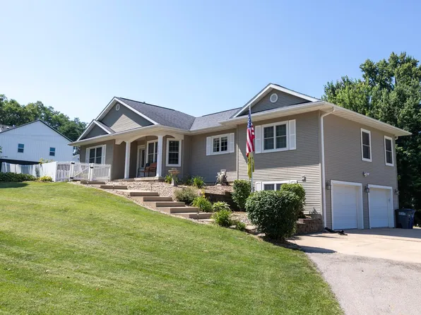 1735 Ashton Pl, Dubuque, IA 52001