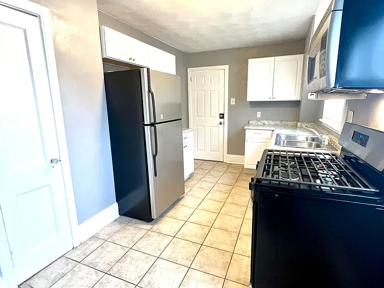 210 Pennsylvania Ave #2 — Photo 16