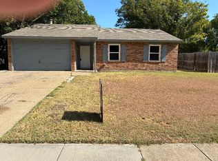 914 Clark Trl, Grand Prairie, TX 75052