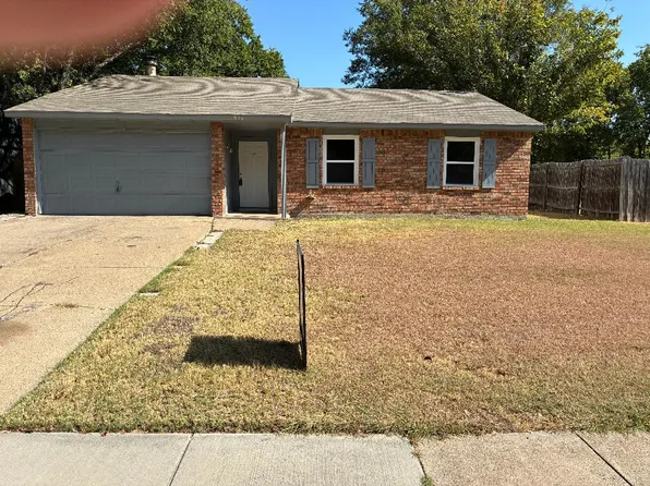 914 Clark Trl, Grand Prairie, TX 75052