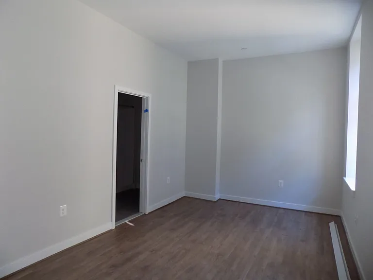 815 Park Ave — Photo 6