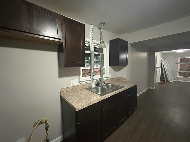 15713 Vaughan St — Photo 4