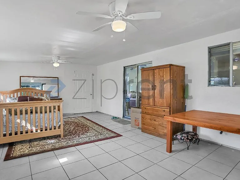 2411 Berry St — Photo 28