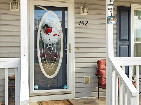 4th image of 102 Red Oak Ct