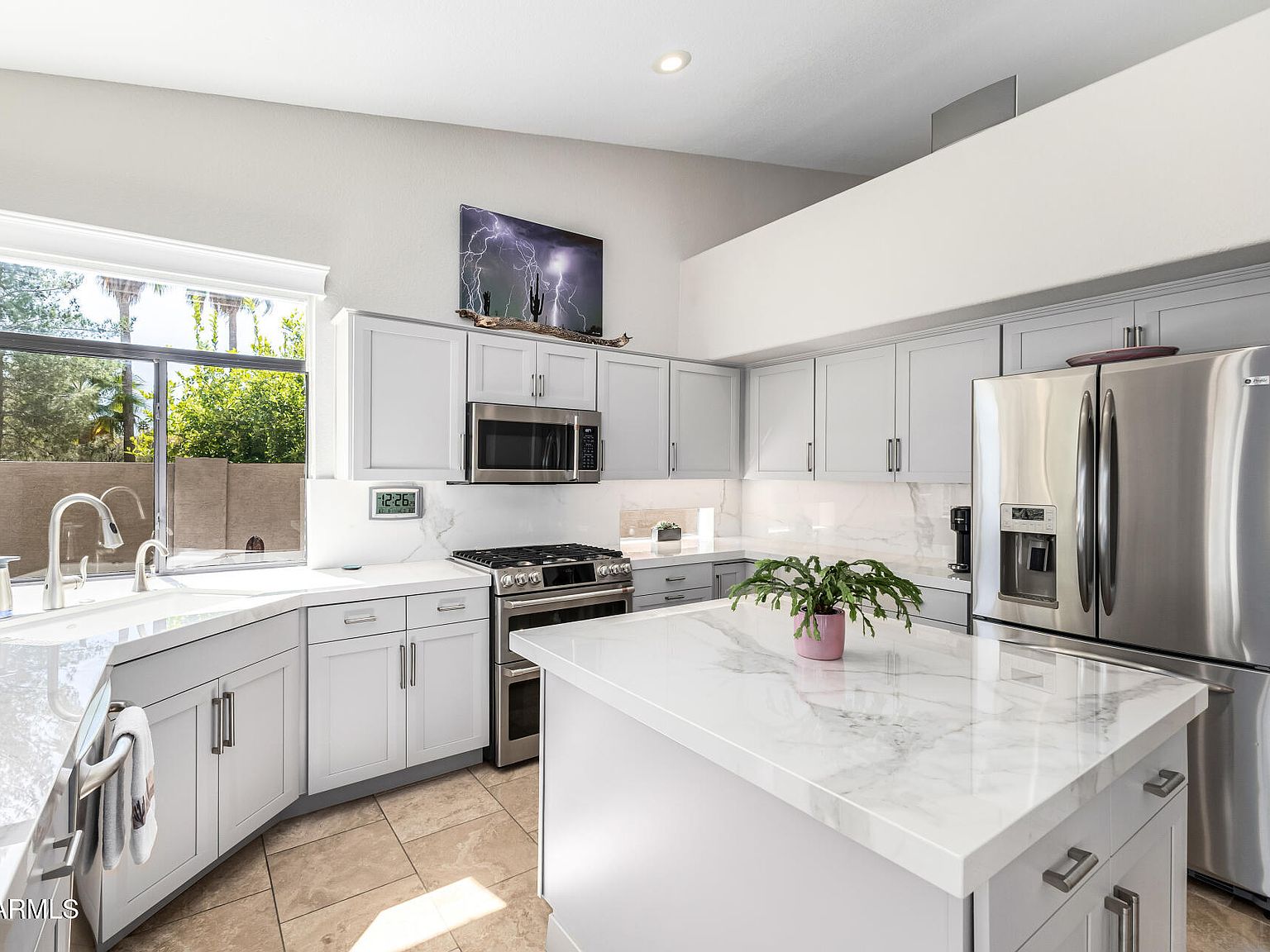 3943 N SANTIAGO --