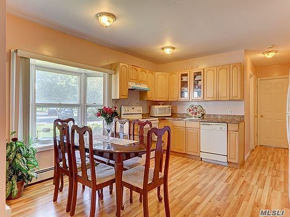 3rd image of 76 W Millpage Dr