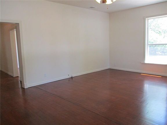 3rd image of 607 W Paine Ave