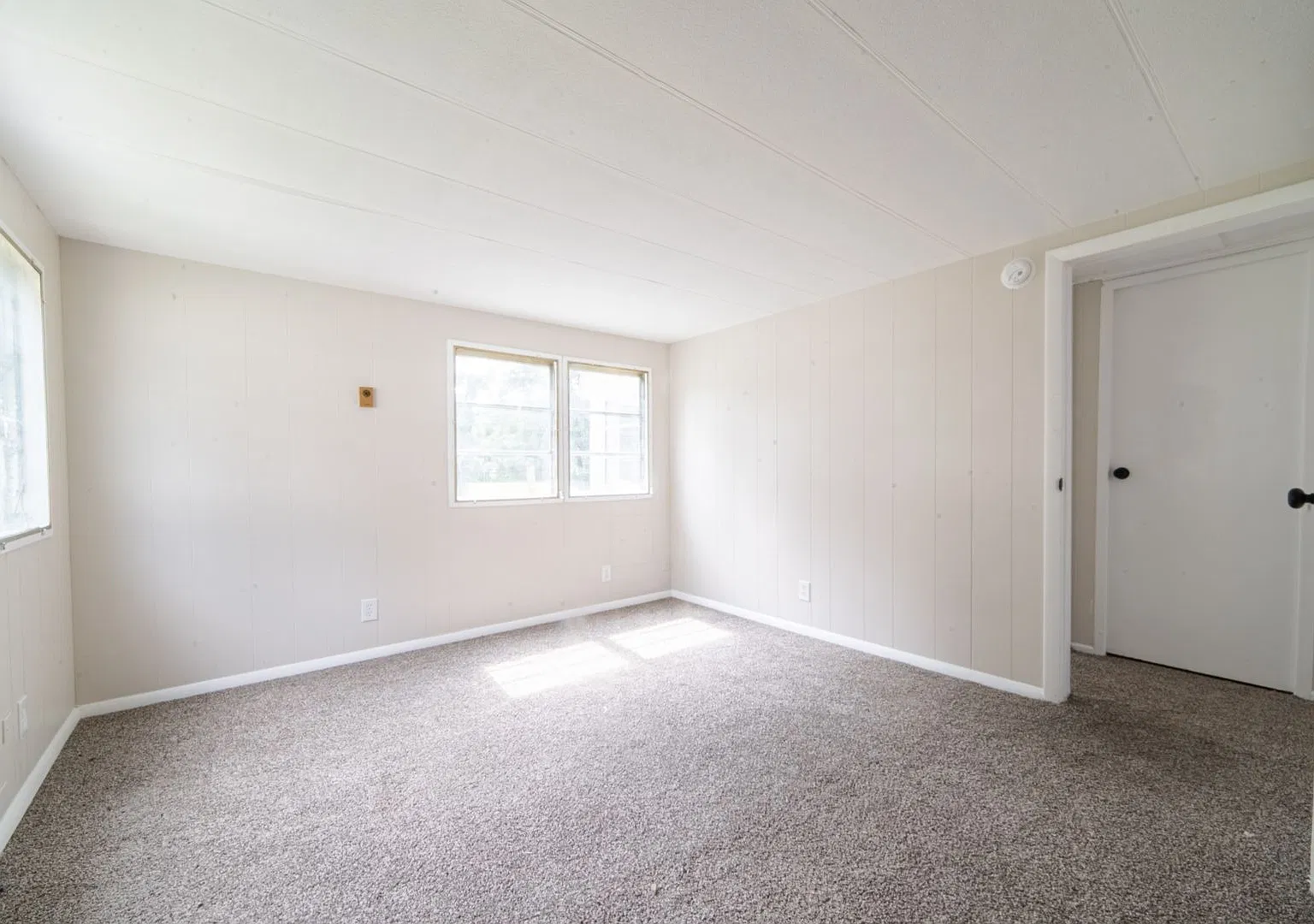 Spacious 3-Bedroom Mobile Home with Open Layout in Franklinville — Photo 4