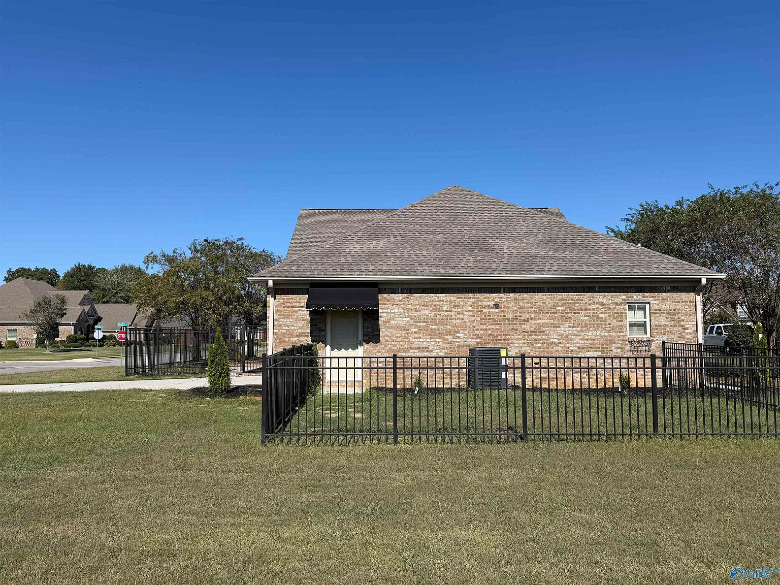 3 bed, 2.5 bath, 2300 sqft, $2,200 — Photo 4