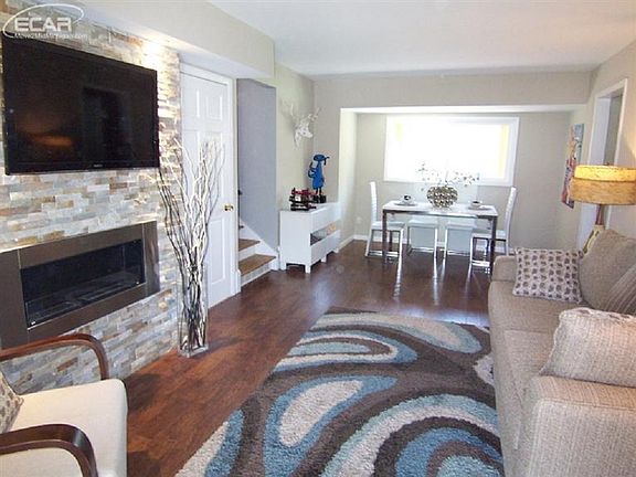 3rd image of 423 Carrie Dr