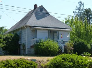 238 SE 1st St, Oakland, OR 97462