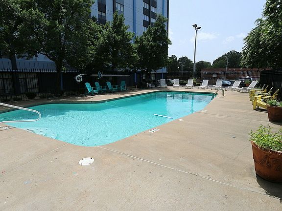 helix-at-the-district-memphis-tn-pool (1)