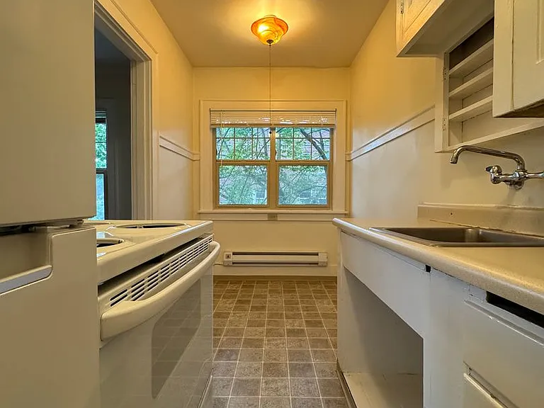 Belmont Apartments — Photo 28