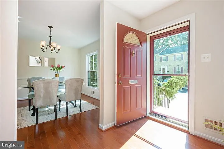 4 bed, 3.5 bath, 2038 sqft, $3,300 — Photo 3