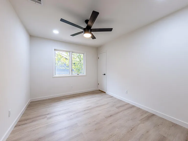 7601 W Gate Blvd — Photo 16