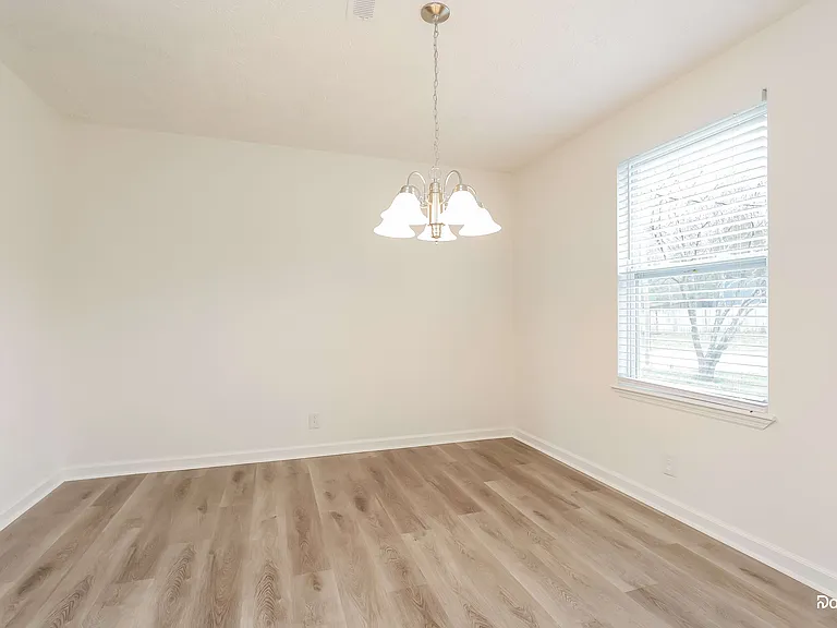 124 Cedarmont Cir — Photo 8