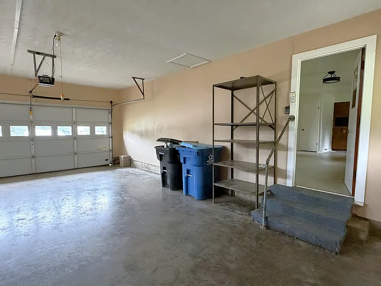 1805 Waterloo Ave — Photo 16
