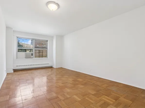 570 Grand Street image 4 of 8