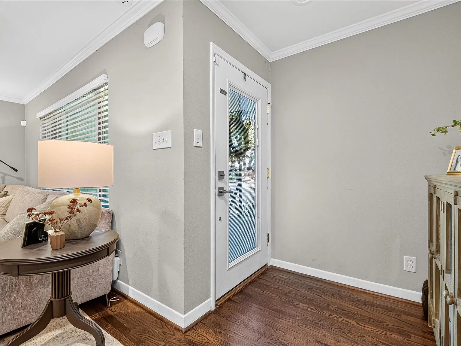 3 bed, 1.0 bath, 1183 sqft, $2,900 — Photo 4