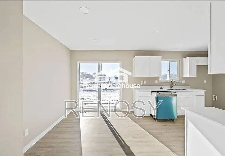 102 E Sycamore St — Photo 7