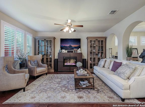3rd image of 4114 Woodbridge Way