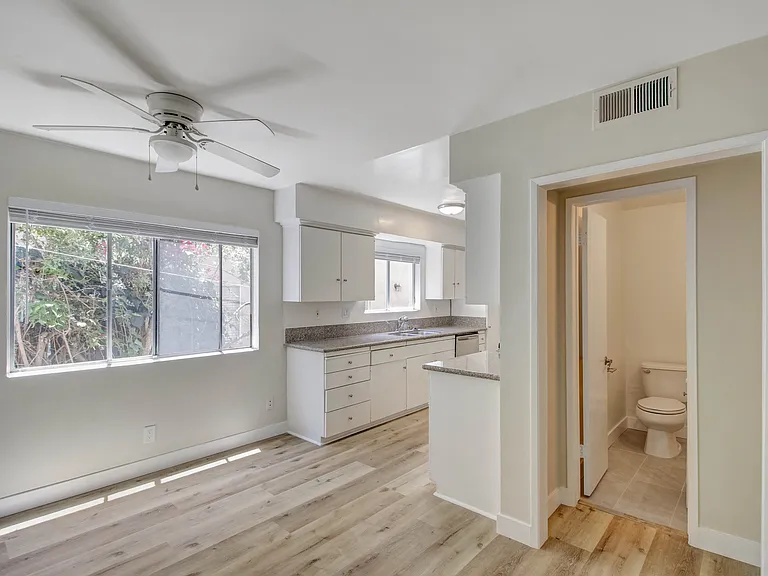 1452 Berkeley St #2 — Photo 4