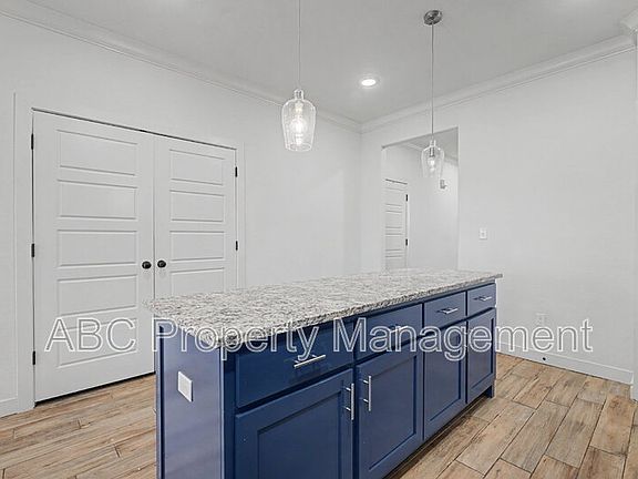 5th image of 3213 SW Hillstone Ave