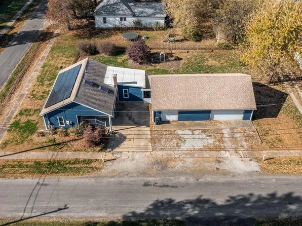 829 S Hibbard St, Staunton, IL 62088