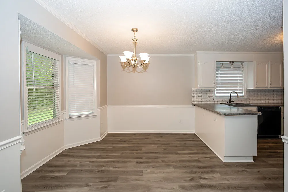 3 bed, 2.0 bath, 1390 sqft, $1,930 — Photo 4