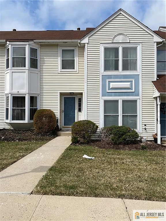 3 bed, 2.5 bath, 1390 sqft, $3,200 — Photo 1