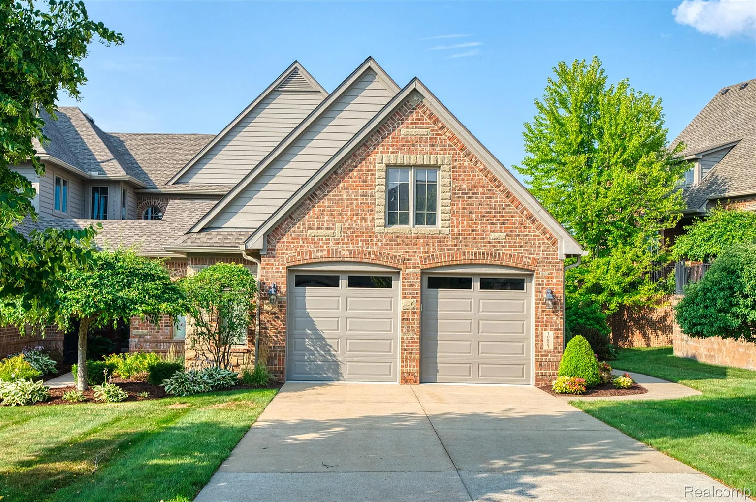 10827 Sparkling Waters Ct photo 1