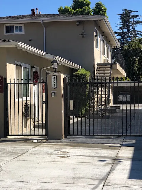 40 S Meridith Ave #4