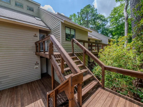 97 Villa Ridge Dr, Hartfield, VA 23071