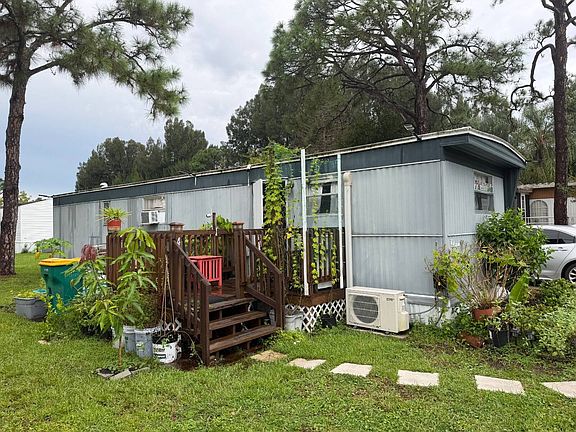 3rd image of 46 Phyllis Dr