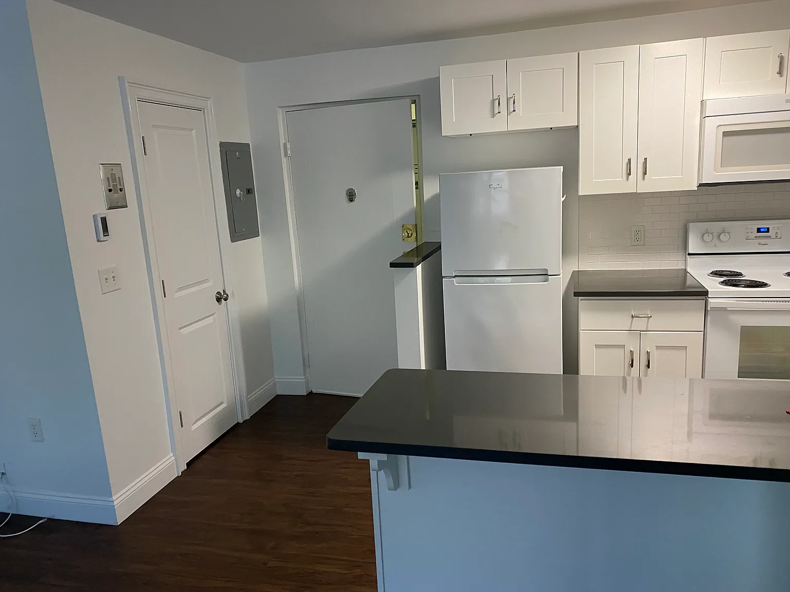1 bed, 550 sqft, $2,100 — Photo 2