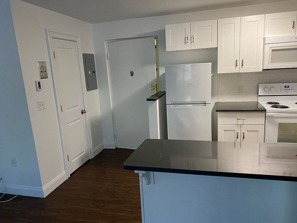 1st image of 131 Summer St #4