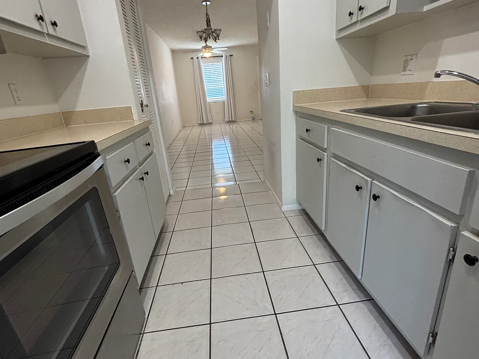 2 bed, 875 sqft, $1,600 — Photo 3