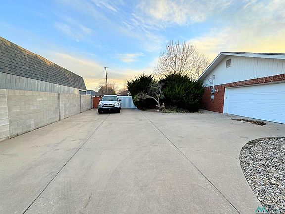 4th image of 1406 Mossman Dr