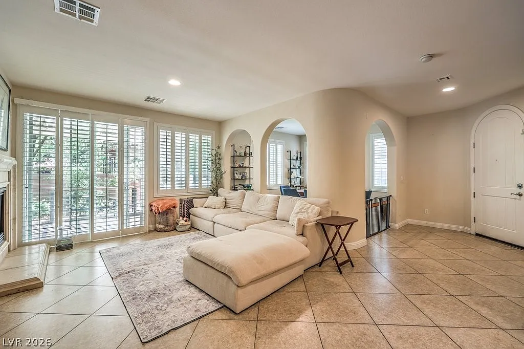 3 bed, 2.5 bath, 1962 sqft, $2,800 — Photo 3
