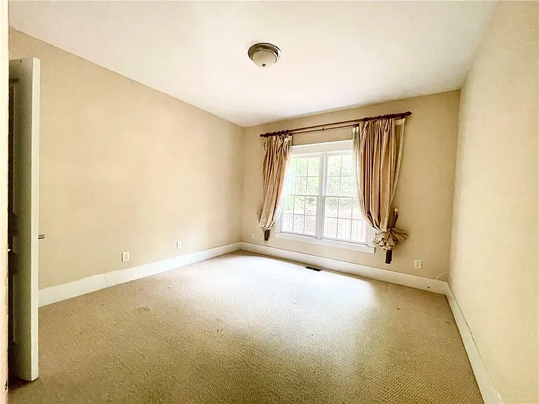 555 Vinings Springs Dr SE — Photo 42