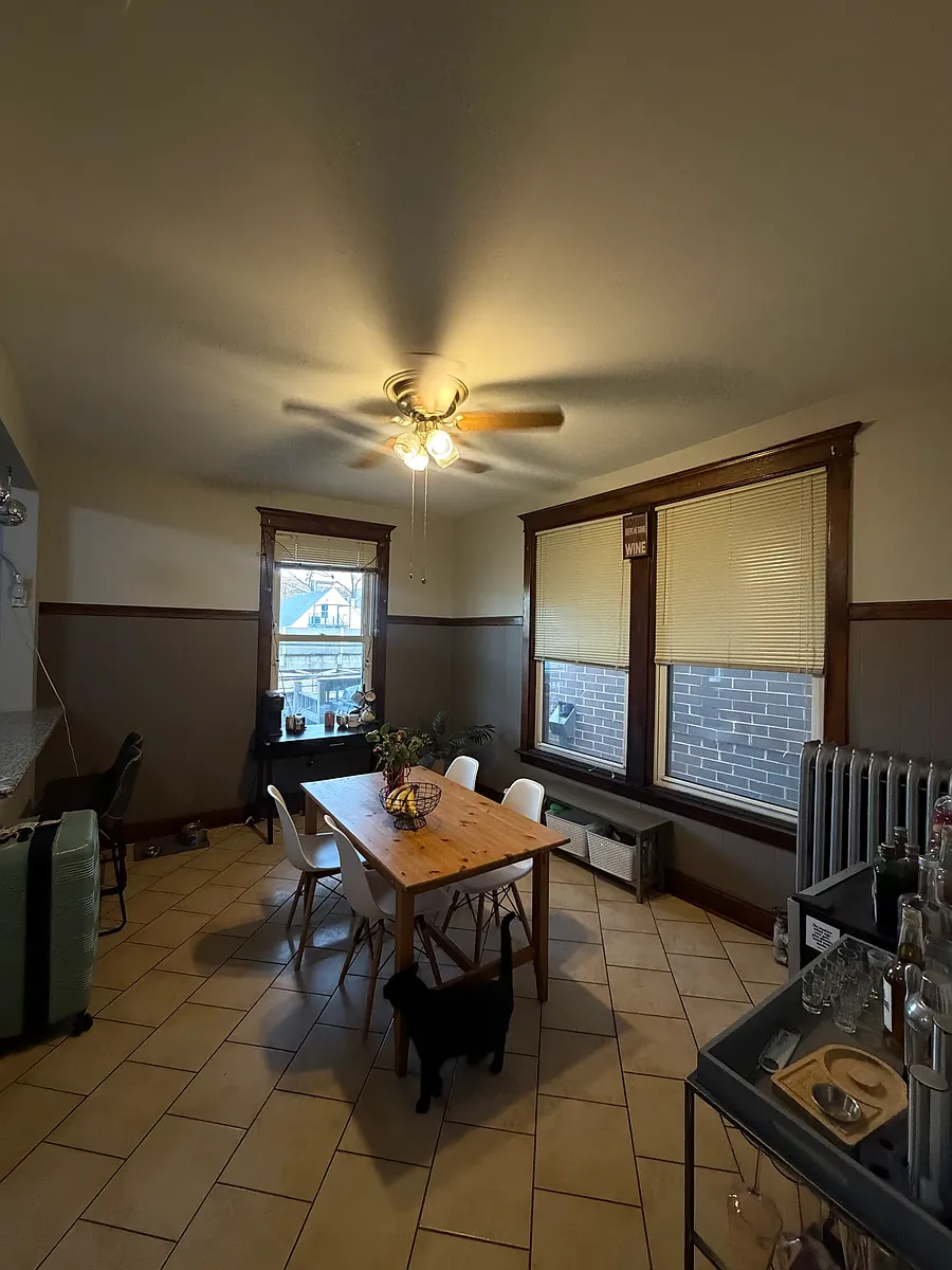 Building Photo - 3543 N Sheffield Ave #2