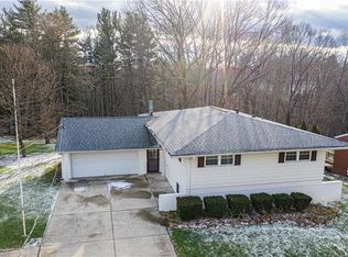 1792 Hassam Rd, Coraopolis, PA 15108