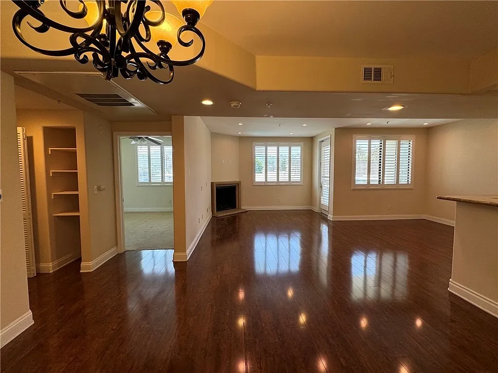 2 bed, 1100 sqft, $3,650 — Photo 2