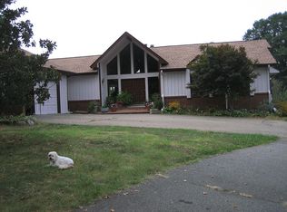 633 Bo Bo Banks Rd, Grantville, GA 30220