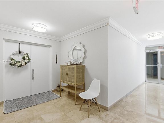 4th image of 600 Grapetree Dr APT 10BN