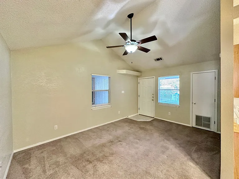 401 W Lincoln Ave — Photo 6