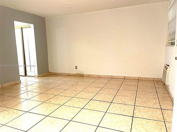 5th image of 915 Jefferson Ave APT 4B