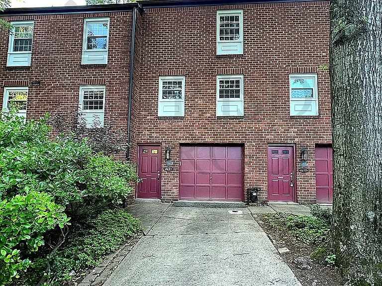 213 West St — Photo 1
